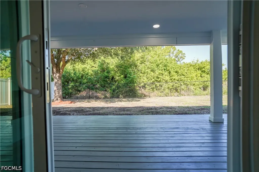 2801 Flora Avenue N Lehigh Acres FL 33971