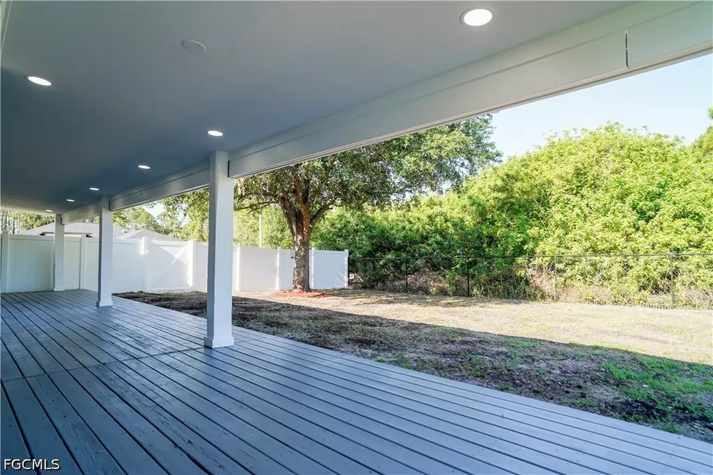 2801 Flora Avenue N Lehigh Acres FL 33971