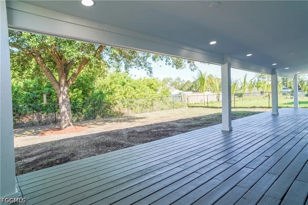 2801 Flora Avenue N Lehigh Acres FL 33971