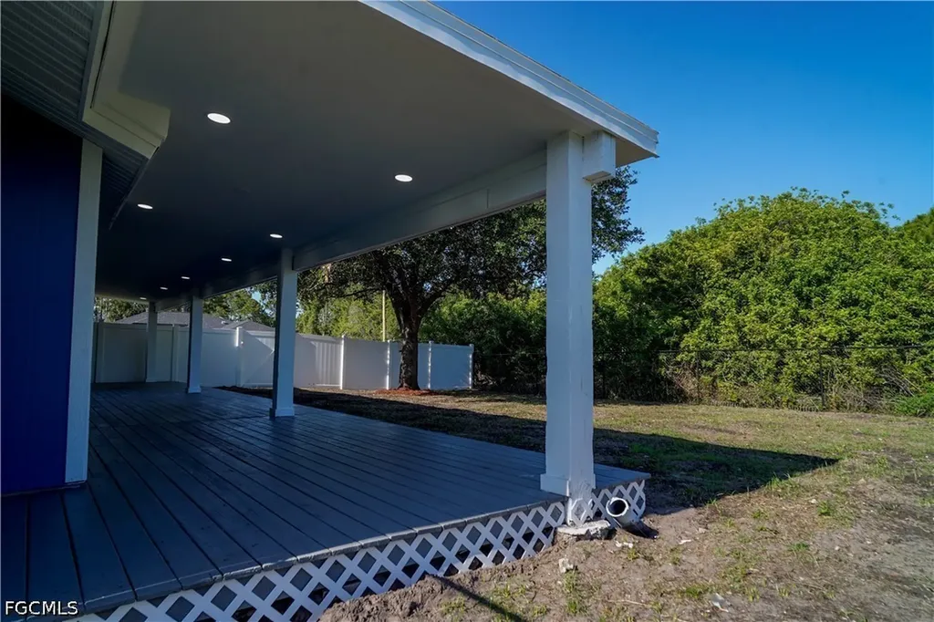 2801 Flora Avenue N Lehigh Acres FL 33971