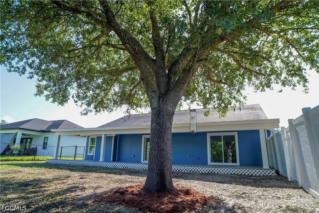 2801 Flora Avenue N Lehigh Acres FL 33971