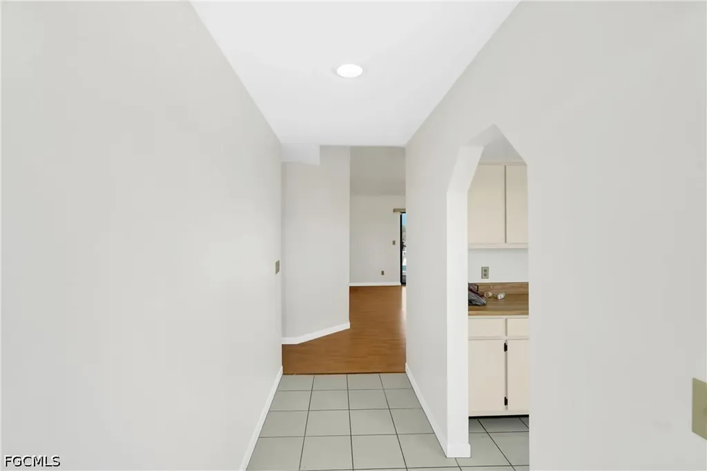 4708 SW 8th Place Cape Coral FL 33914