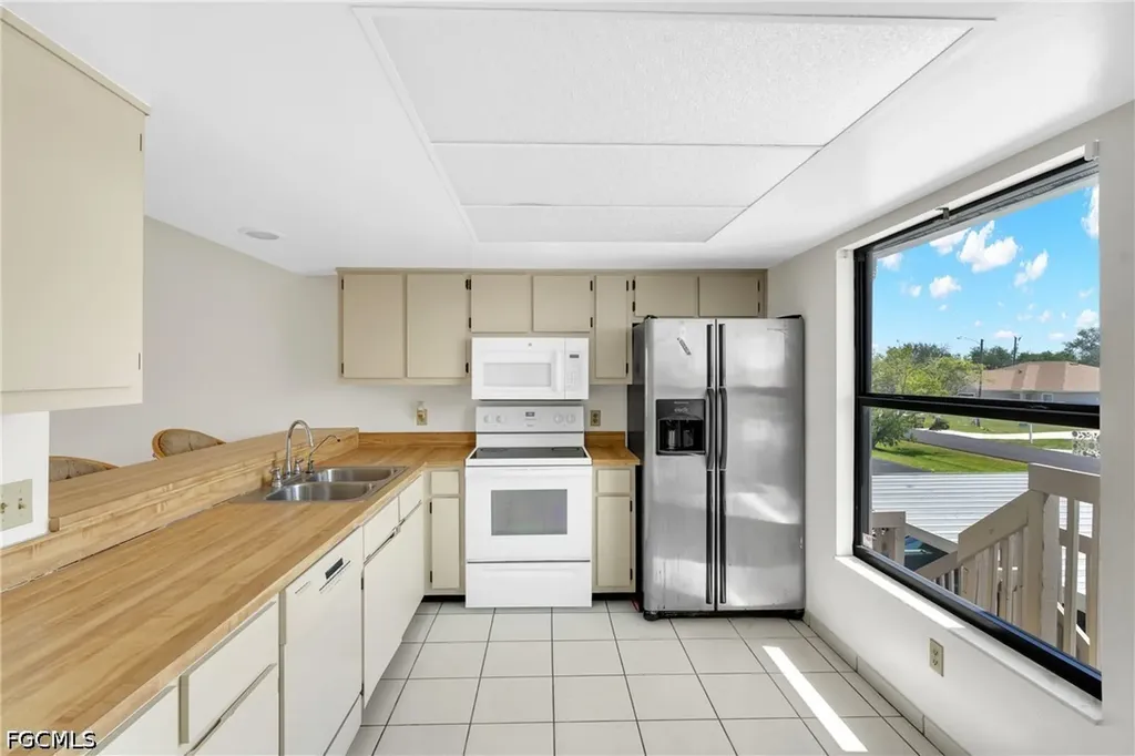 4708 SW 8th Place Cape Coral FL 33914
