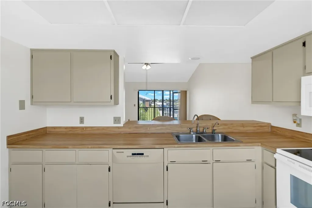 4708 SW 8th Place Cape Coral FL 33914