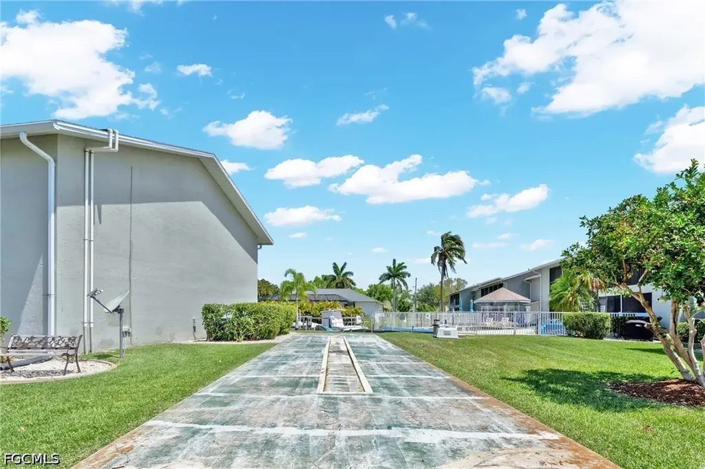 4708 SW 8th Place Cape Coral FL 33914