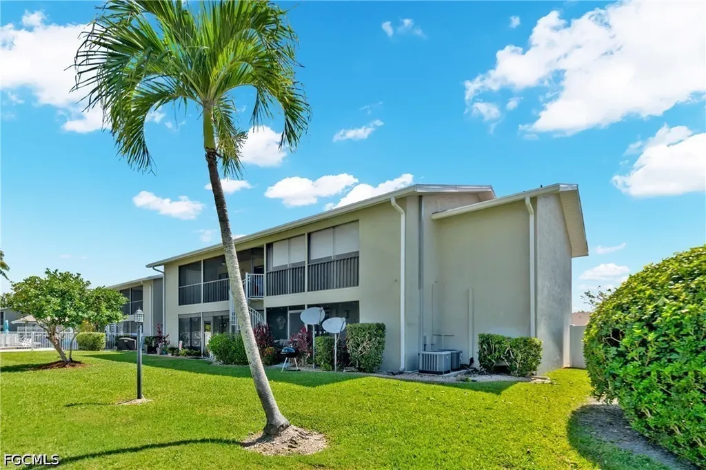4708 SW 8th Place Cape Coral FL 33914