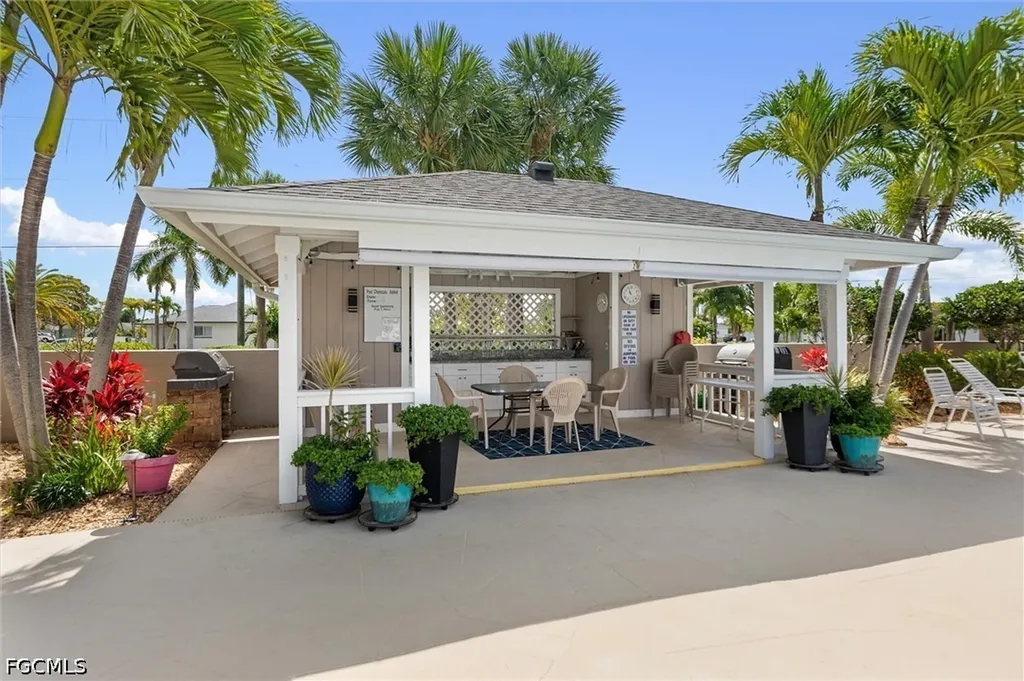 4634 SW 12th Place Cape Coral FL 33914