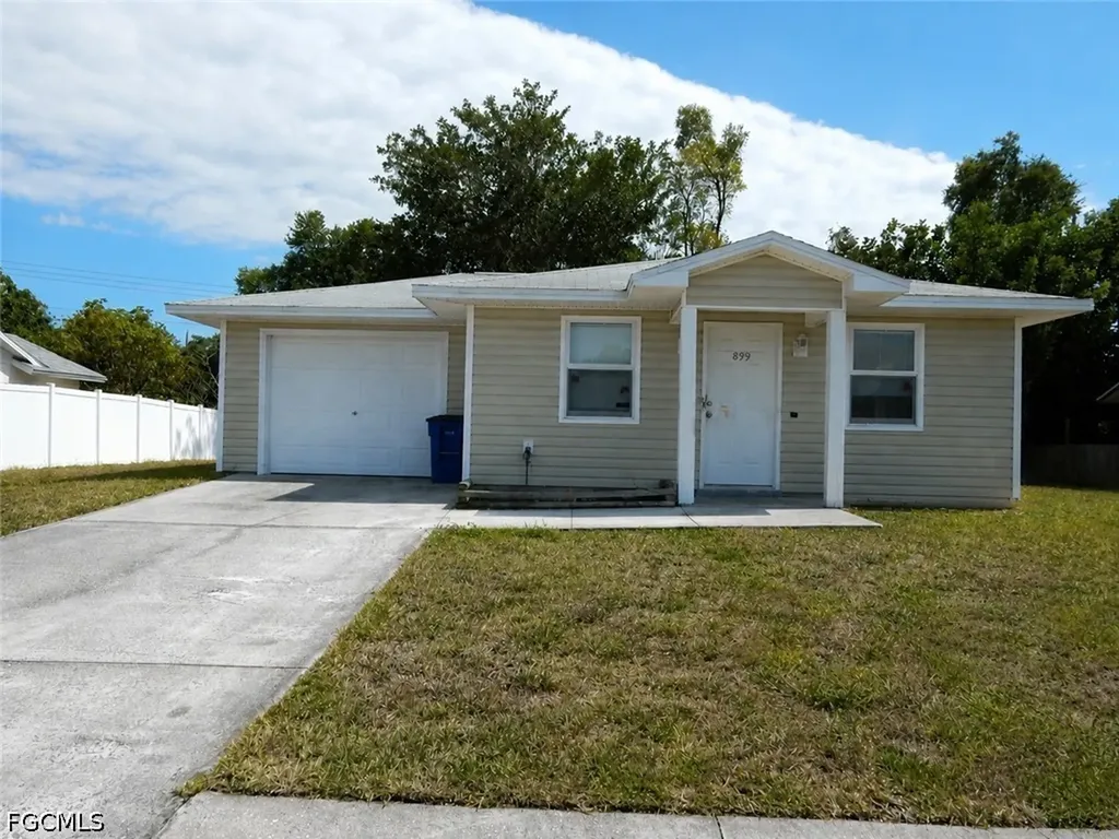 899 Ridgeway Drive North Fort Myers FL 33903