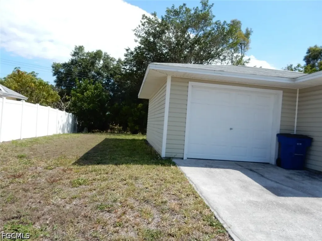 899 Ridgeway Drive North Fort Myers FL 33903