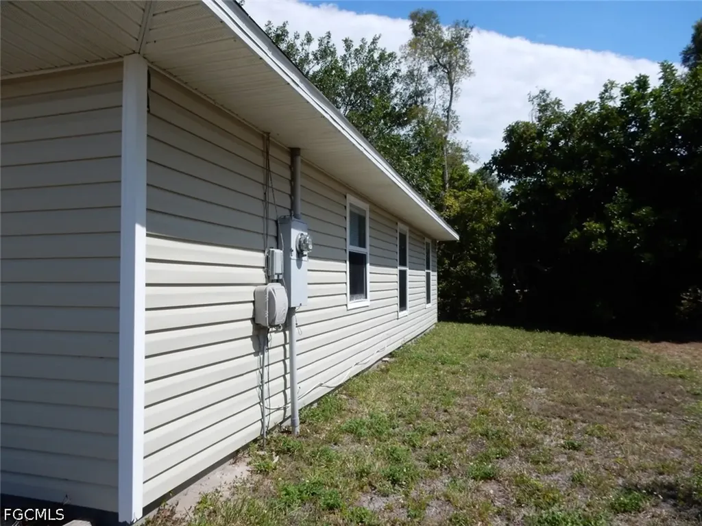 899 Ridgeway Drive North Fort Myers FL 33903