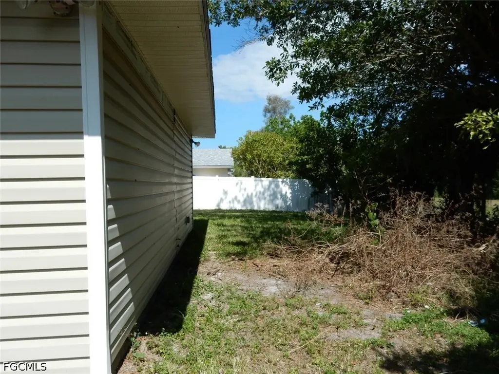 899 Ridgeway Drive North Fort Myers FL 33903