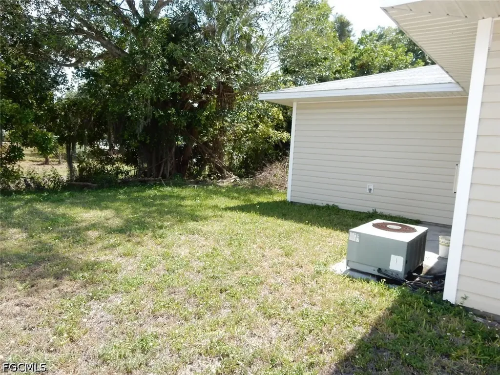 899 Ridgeway Drive North Fort Myers FL 33903