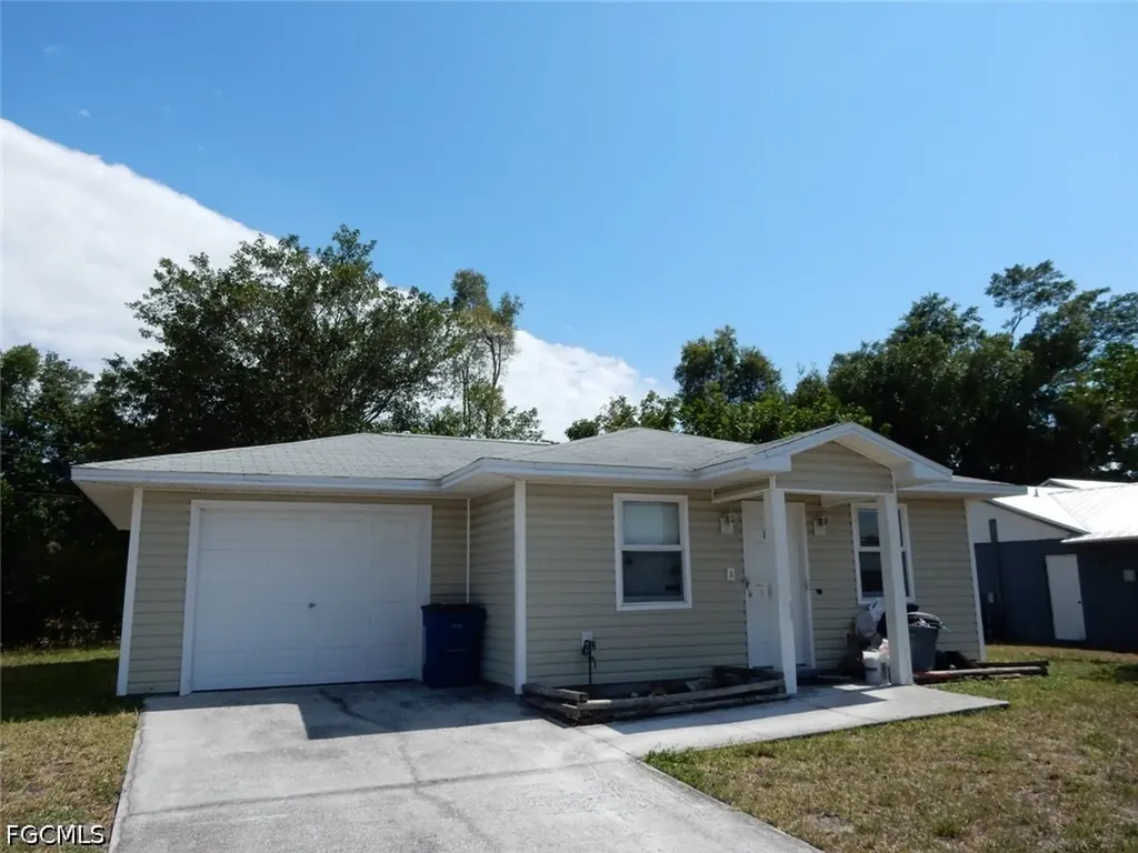 899 Ridgeway Drive North Fort Myers FL 33903