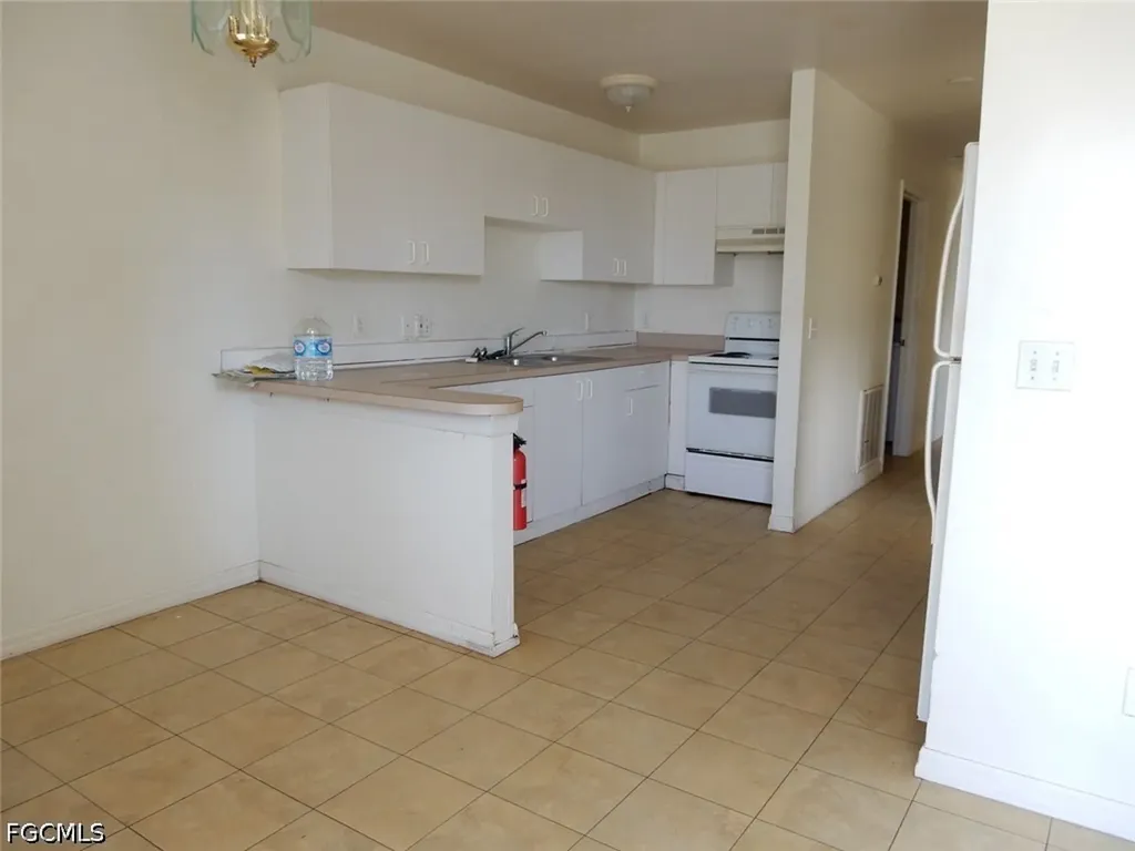 899 Ridgeway Drive North Fort Myers FL 33903