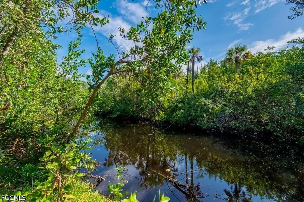 7046/7058 Maida Lane Fort Myers FL 33907