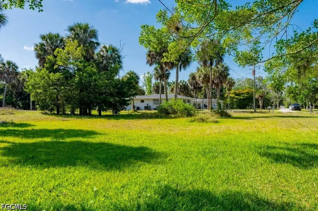 7046/7058 Maida Lane Fort Myers FL 33907