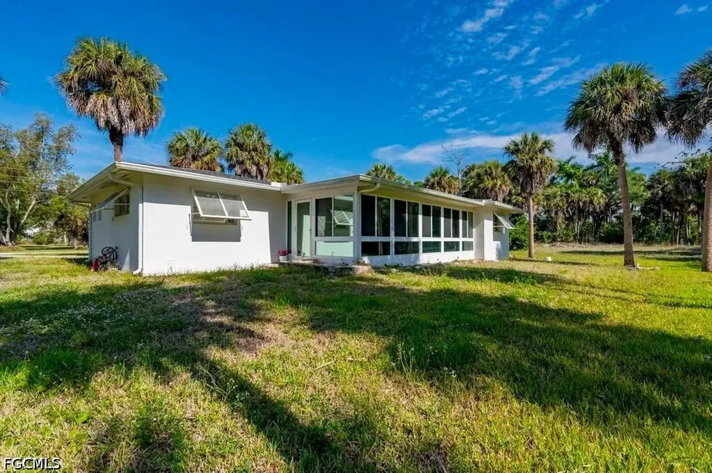 7046/7058 Maida Lane Fort Myers FL 33907