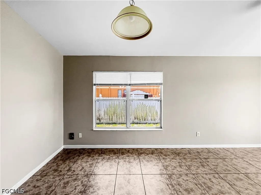 2130 NE 8th Place Cape Coral FL 33909