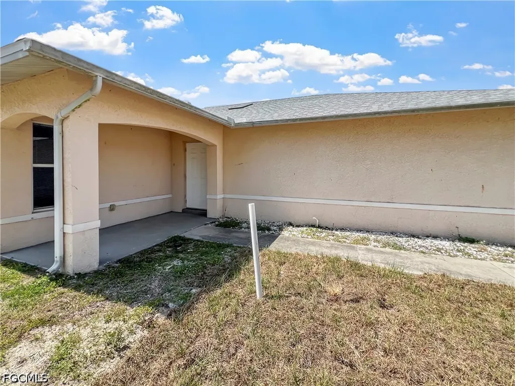 2130 NE 8th Place Cape Coral FL 33909