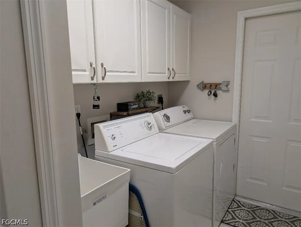 5008 SW 9th Place Cape Coral FL 33914