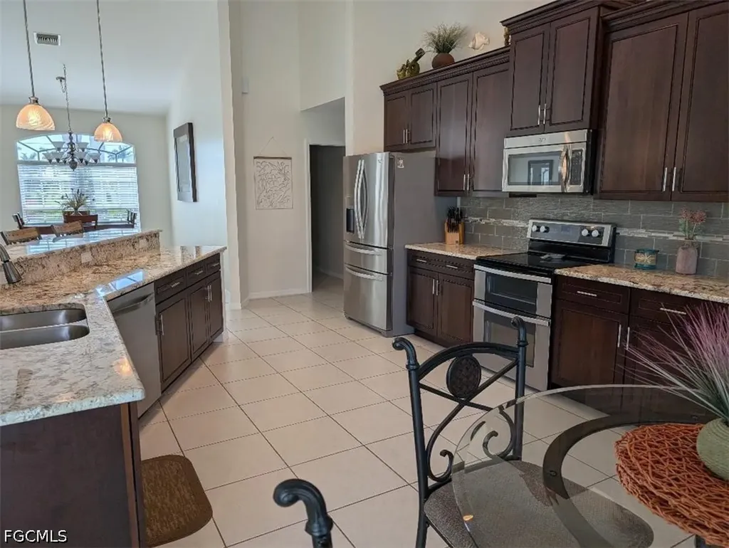 5008 SW 9th Place Cape Coral FL 33914