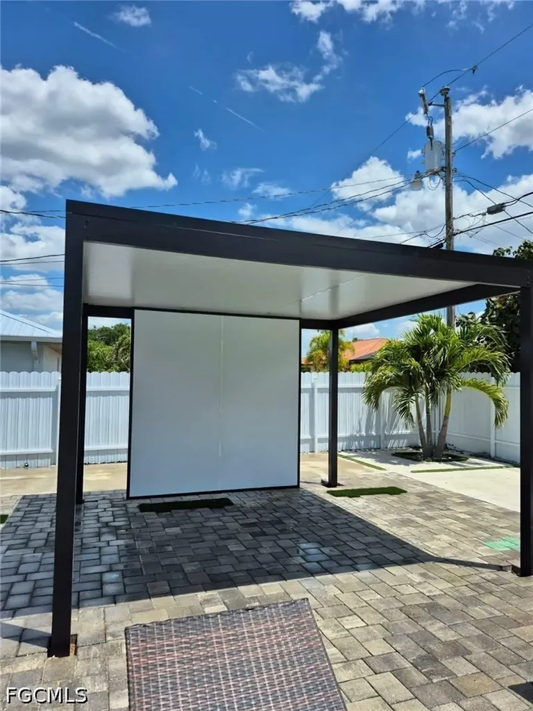 140 SE 16th Street Cape Coral FL 33990