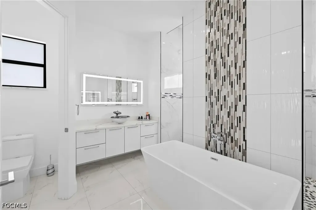 140 SE 16th Street Cape Coral FL 33990