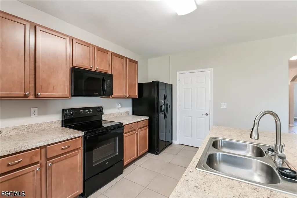 630 SW 23rd Street Cape Coral FL 33991