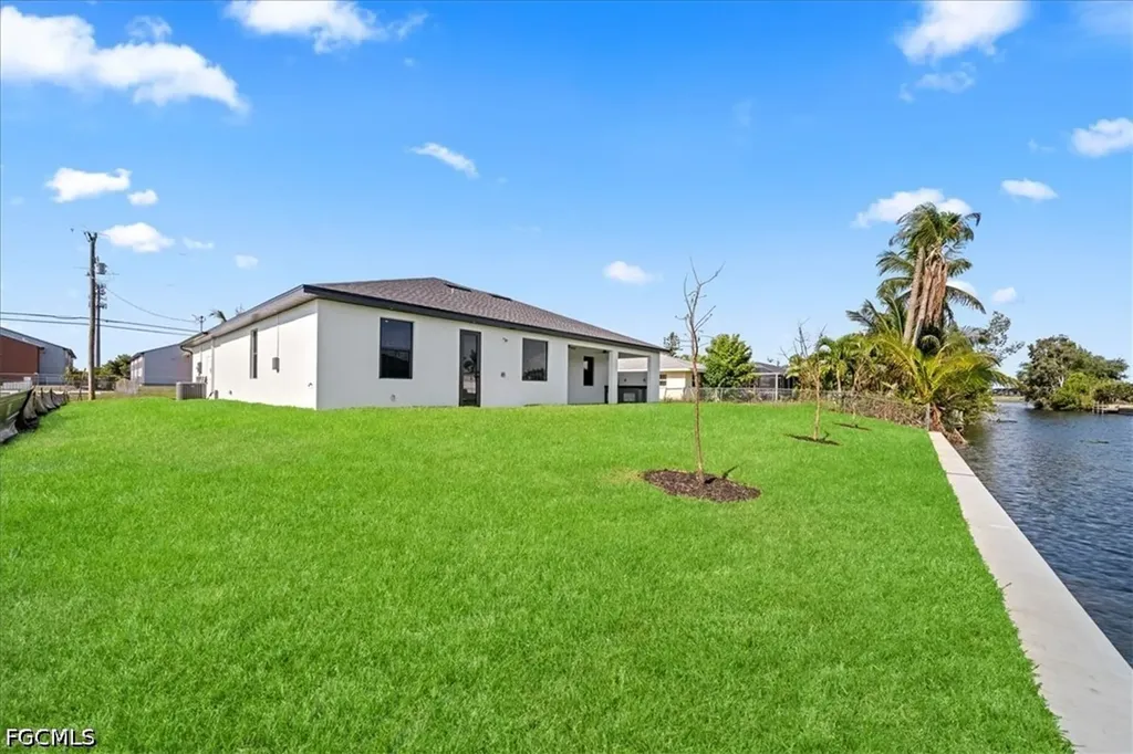 608 SW 20th Terrace Cape Coral FL 33991