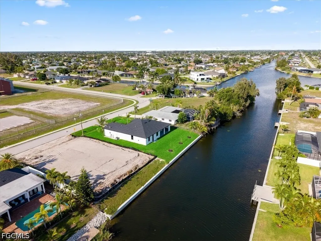 608 SW 20th Terrace Cape Coral FL 33991