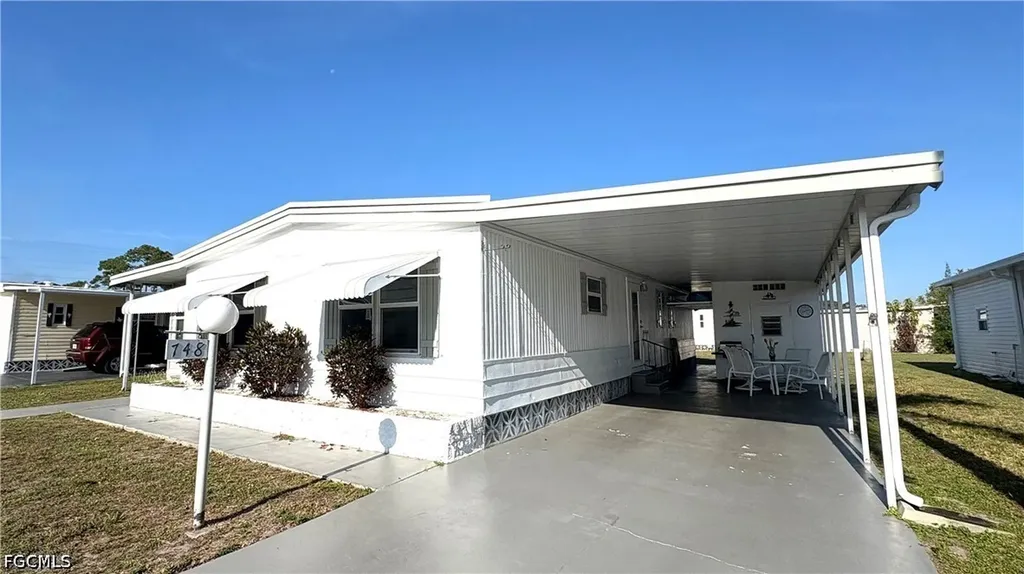 748 Park Avenue North Fort Myers FL 33917