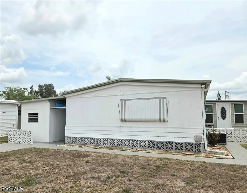 748 Park Avenue North Fort Myers FL 33917