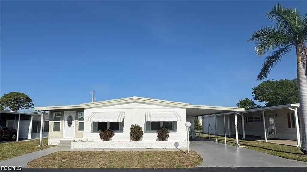748 Park Avenue North Fort Myers FL 33917
