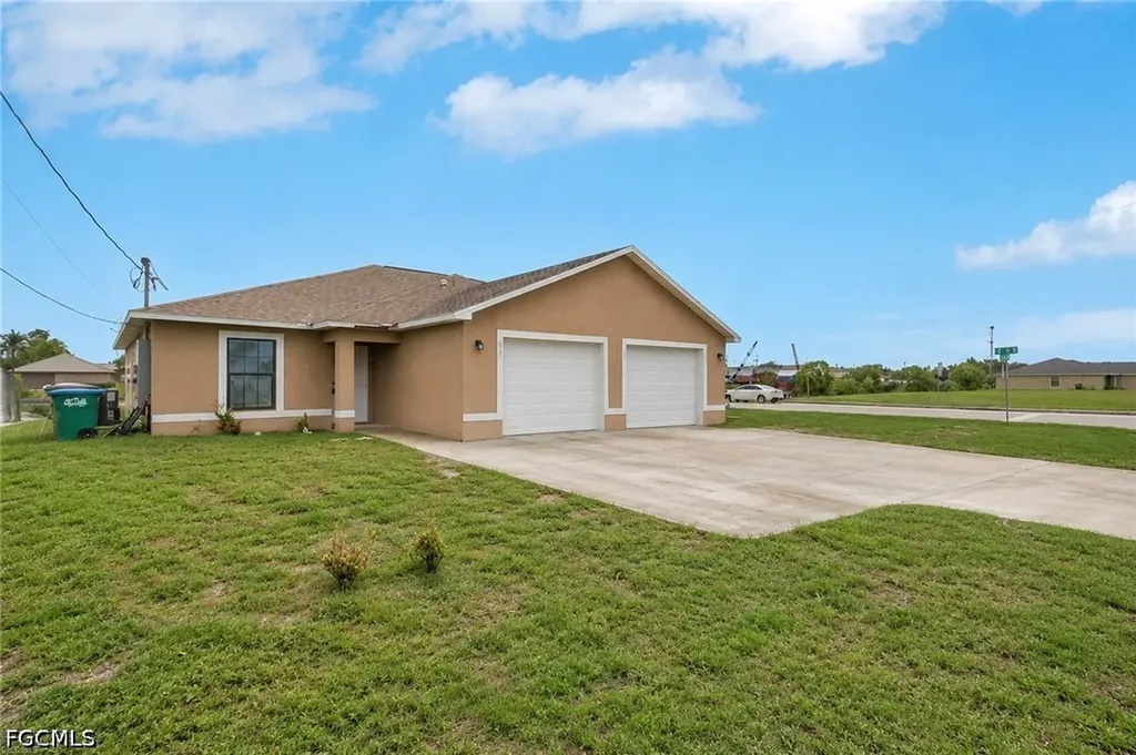 823/825 Cultural Park Boulevard S Cape Coral FL 33990