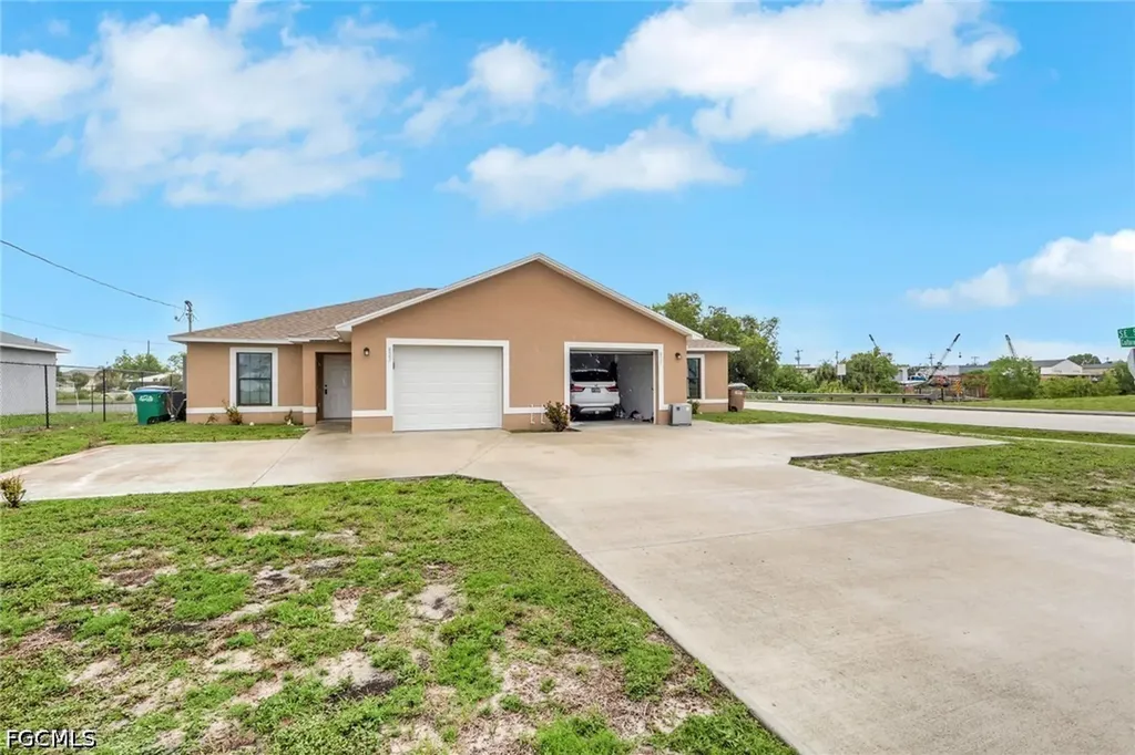 823/825 Cultural Park Boulevard S Cape Coral FL 33990