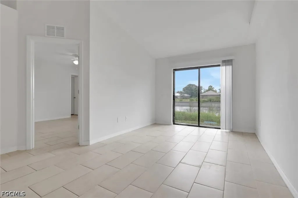 823/825 Cultural Park Boulevard S Cape Coral FL 33990