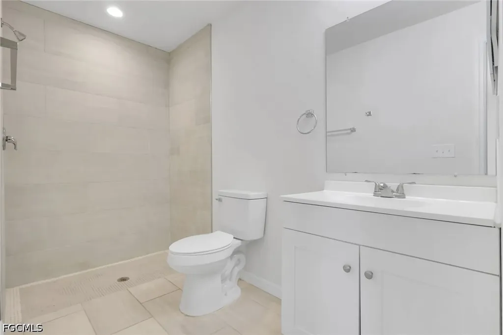 823/825 Cultural Park Boulevard S Cape Coral FL 33990
