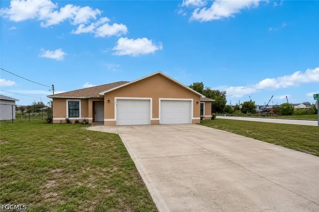 823/825 Cultural Park Boulevard S Cape Coral FL 33990