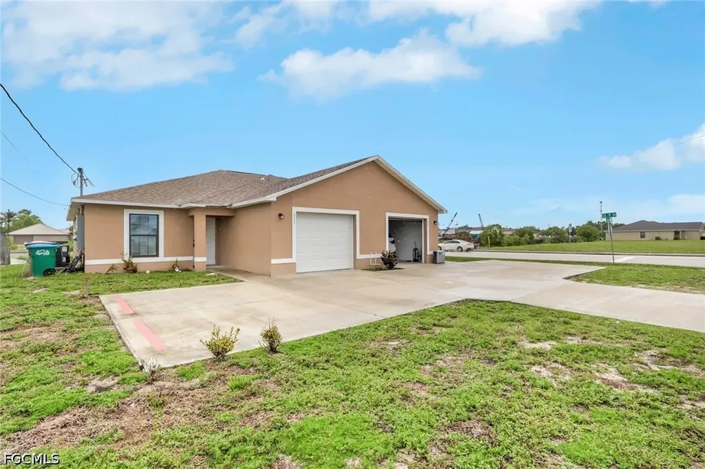 823/825 Cultural Park Boulevard S Cape Coral FL 33990