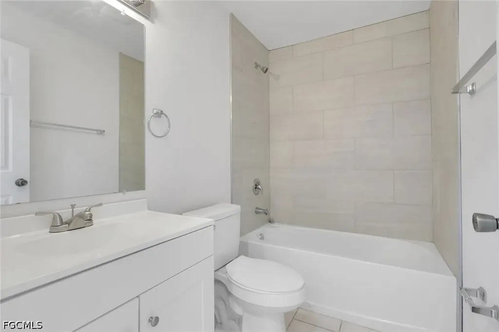 823/825 Cultural Park Boulevard S Cape Coral FL 33990