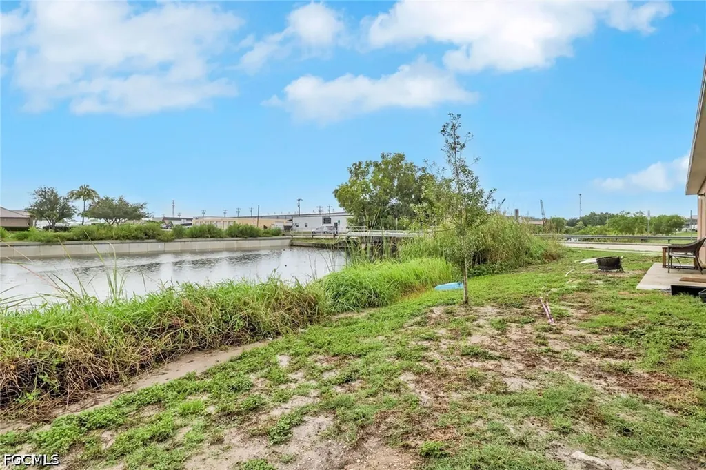 823/825 Cultural Park Boulevard S Cape Coral FL 33990