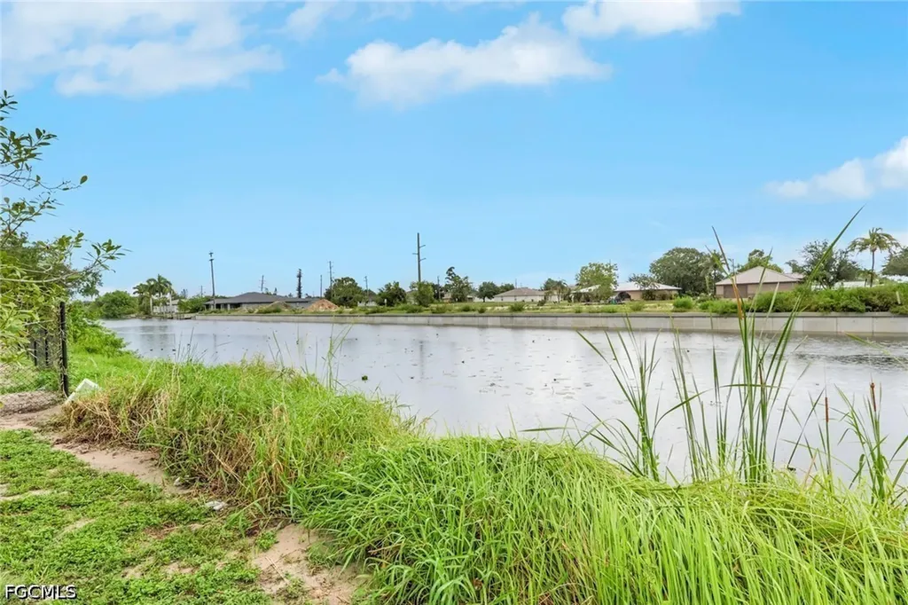 823/825 Cultural Park Boulevard S Cape Coral FL 33990