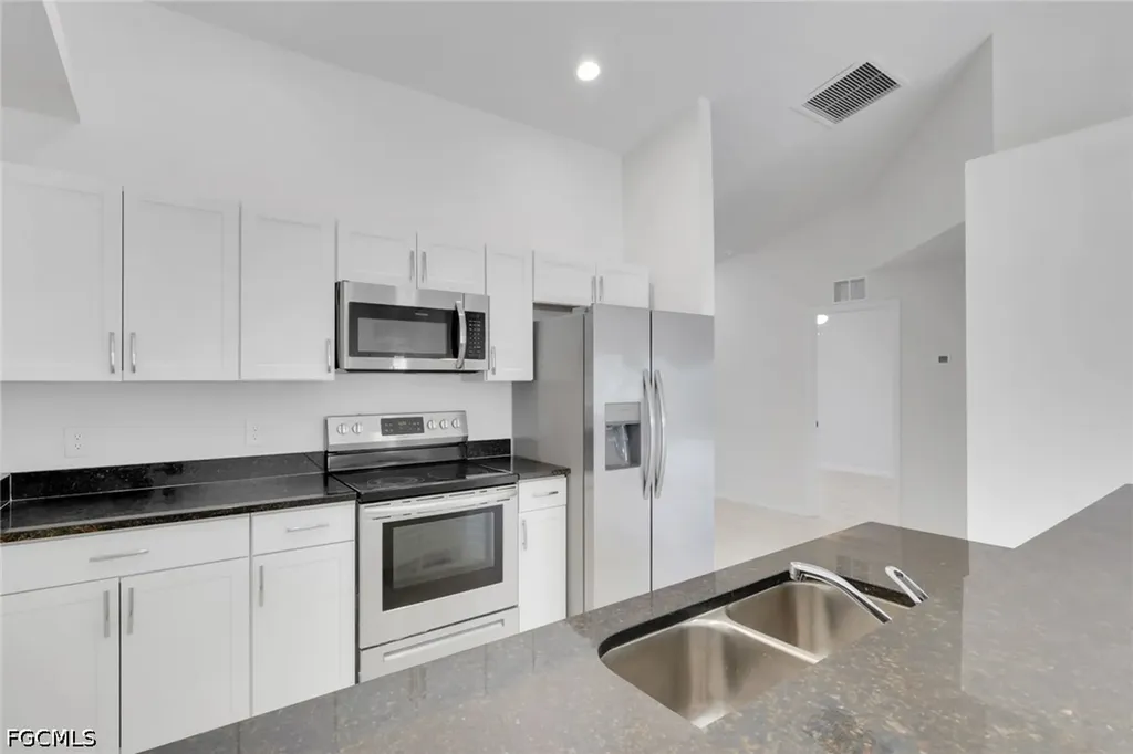 823/825 Cultural Park Boulevard S Cape Coral FL 33990