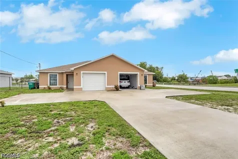 823/825 Cultural Park Boulevard S Cape Coral FL 33990