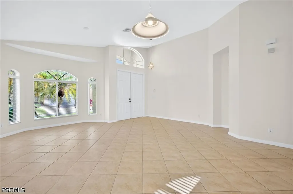 8369 Sumner Avenue Fort Myers FL 33908