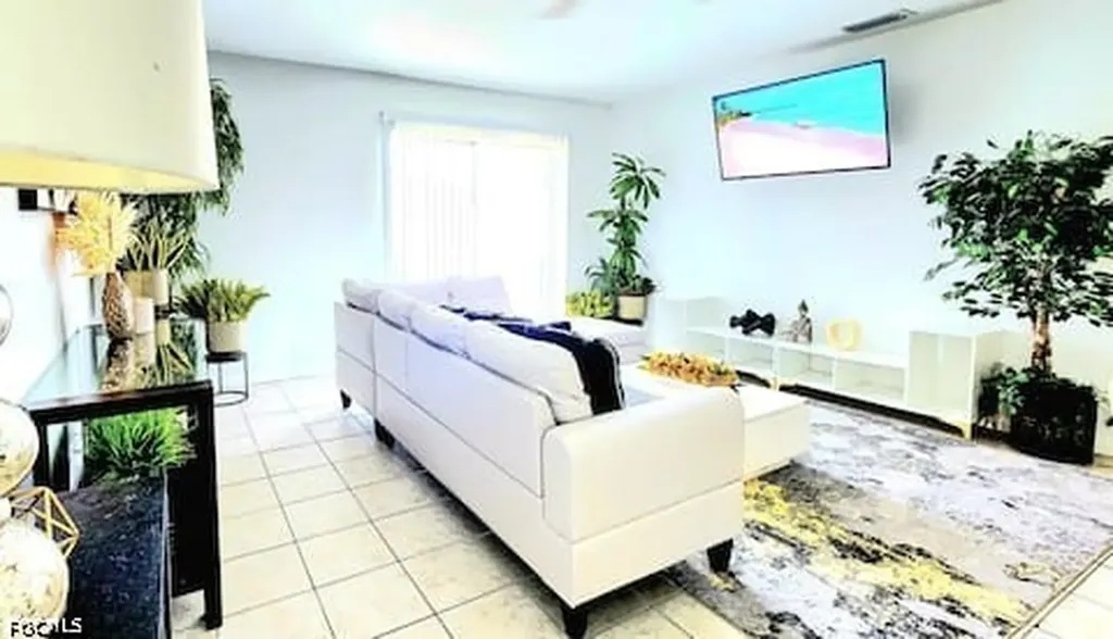 319 SE 24th Avenue Cape Coral FL 33990