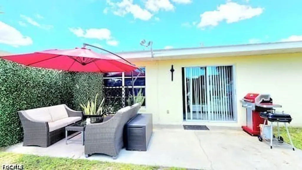 319 SE 24th Avenue Cape Coral FL 33990