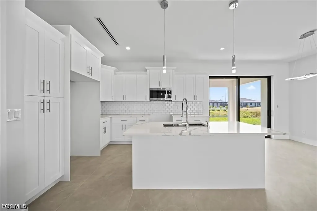 10 NE 9th Street Cape Coral FL 33909