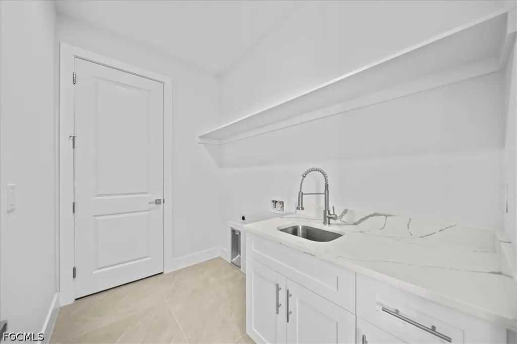 10 NE 9th Street Cape Coral FL 33909