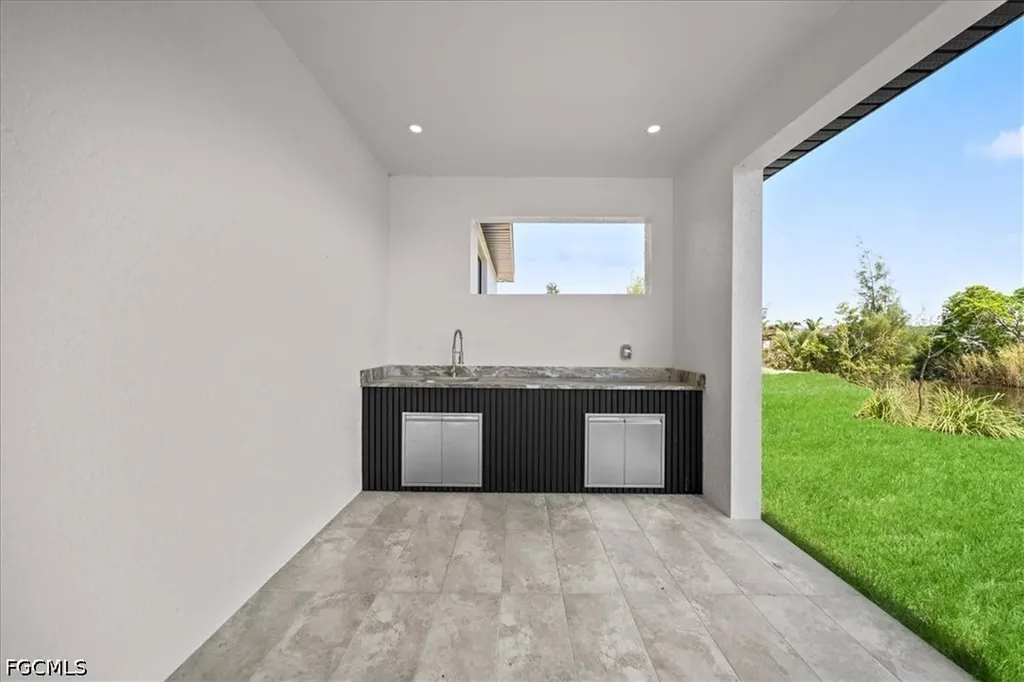 10 NE 9th Street Cape Coral FL 33909